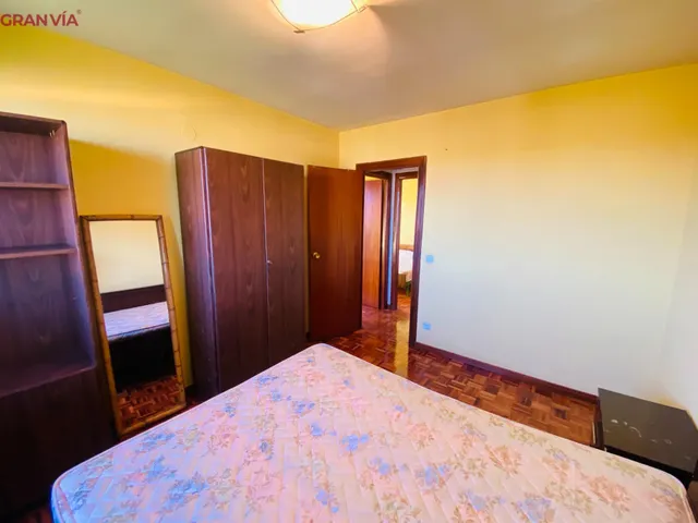 Amplio piso en venta en el centro de Logroño — 24