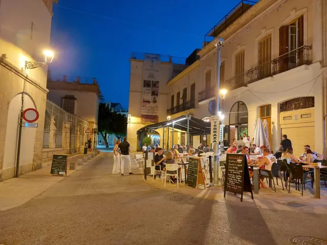 VENTA DE VIVIENDA + LOCAL - RESTAURANTE EN CENTRO HISTÓRICO — 20