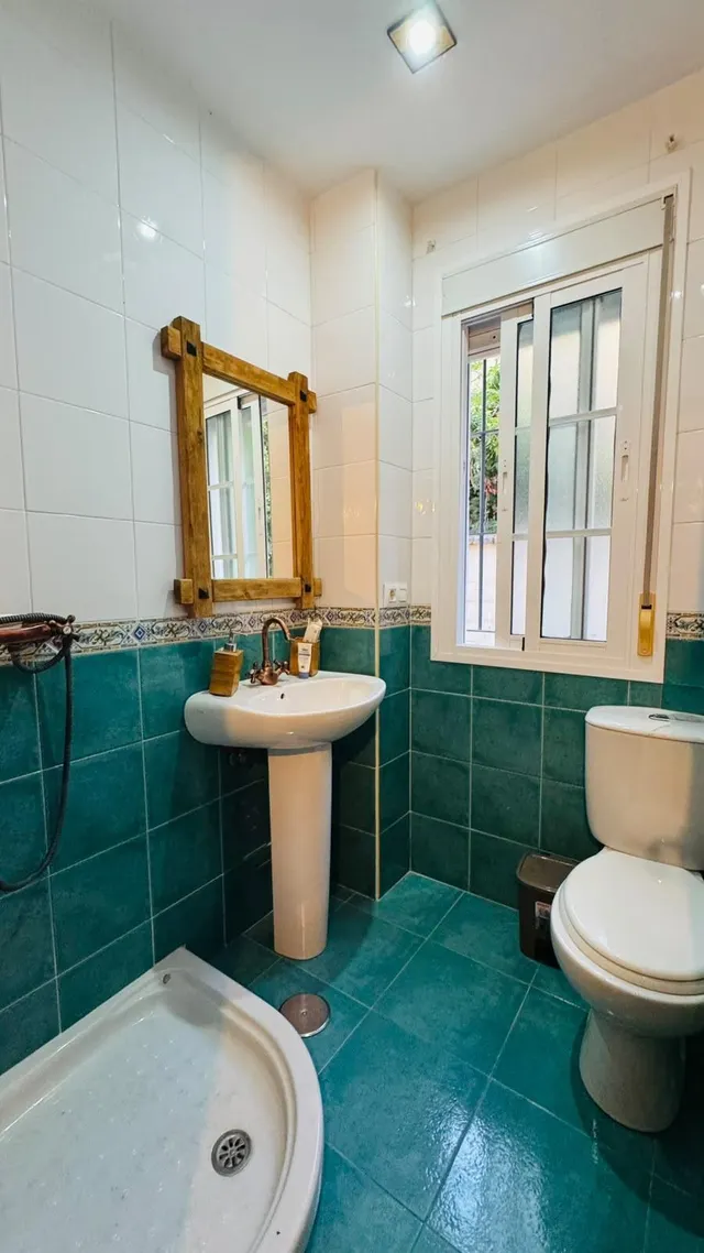 Chalet independiente con piscina, jardín y aparcamiento privado — 21