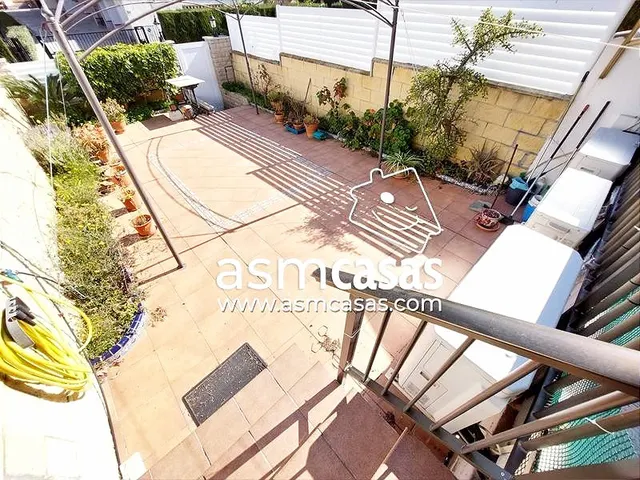 SE VENDE ADOSADO EN ZONA DEL EUROSOL - foto 2