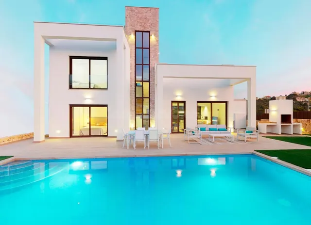 Villa de 5 dormitorios con piscina privada llave en mano a l