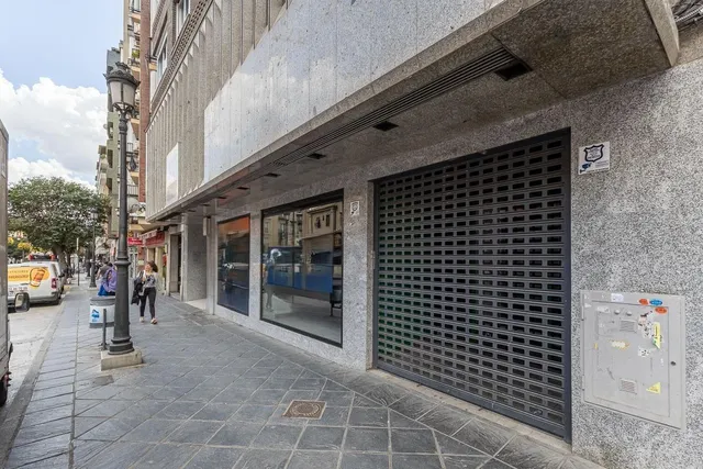 ¡Local en Acera del Darro frente al Corte Inglés! — 33