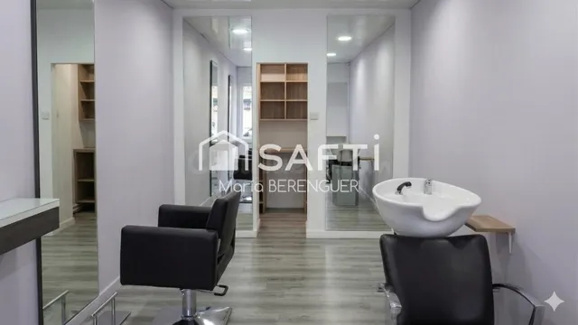 Local ideal para peluquería, barbería, uñas o estética en Mollet. — 3