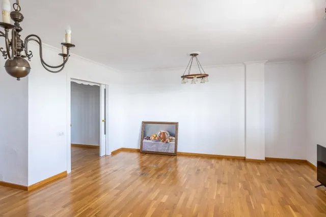 Piso de lujo con terraza acristalada, garaje y trastero en S - foto 3