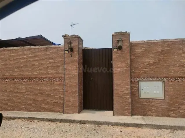Se vende piso OKUPA en Chiclana de la Frontera (Cádiz). - foto 2