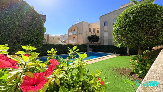 A 50 metros de la playa, Piso impecable con terraza, vistas , parking, trastero y piscina — 35