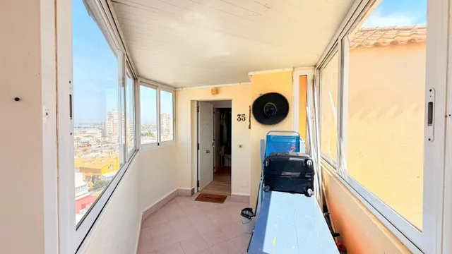 Apartamento rentable en Torrevieja con piscina y vistas al mar — 15