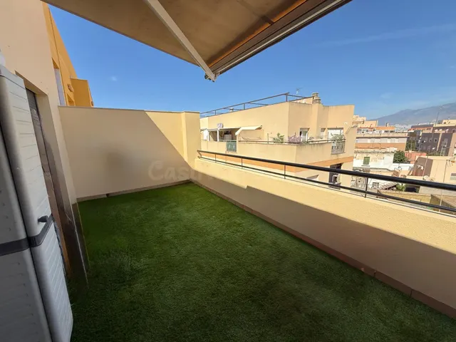 Ático en venta en Roquetas Pueblo con gran terraza y plaza d