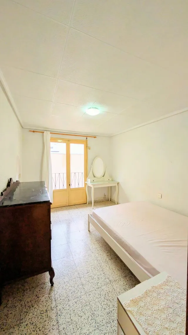 ¡ZONA CORAZÓN DE JESÚS, JUNTO A REINA VICTORIA¡  ¡PISO 3º REAL DE 3 DORMITORIOS DOBLES, 1 BAÑO Y BALCÓN¡ — 17