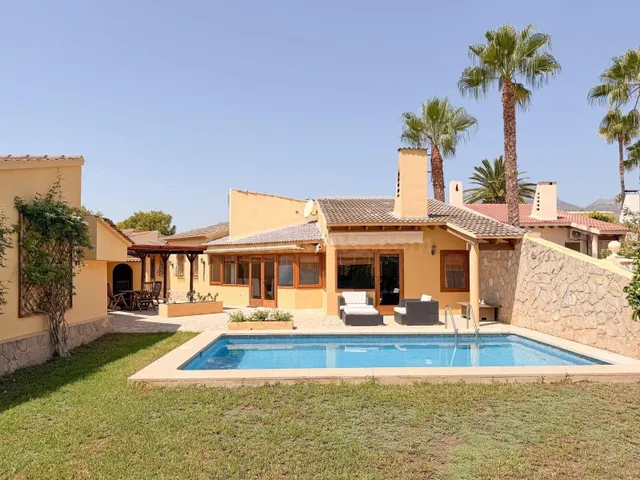 CHALET INDEPENDIENTE EN ALQUILER DE LARGA TEMPORADA EN LA NU