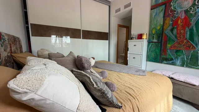 VILLA DE 4 DORMITORIOS Y 3 BAÑOS. PARCELA DE 1.850 M2. CON PISCINA CLIMATIZADA Y CASA DE INVITADOS INDEPENDIENTE EN CATRAL. — 47