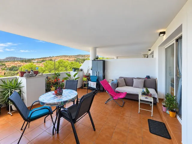 Apartamento de 2 dormitorios con vistas al mar, amplia terraza y aparcamiento en Hacienda Casares — 4