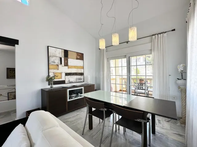 Villa de 3 dormitorios 3 baños en Orihuela Costa  ( Campo de golf Las Ramblas ) — 2