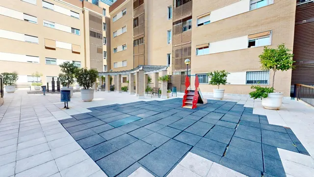 PISO DE RECIENTE CONSTRUCCIÓN CON AMPLIA TERRAZA, PISCINA, GARAJE Y TRASTERO — 37