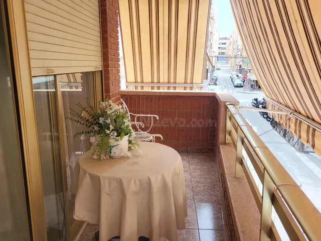 Gran vivienda en esquina con 154 m2 a un paso del mar - foto 2