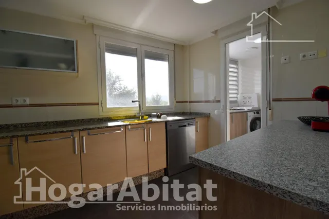 ¡GRAN OPORTUNIDAD! PAREADO REFORMADO, EXTERIOR CON TERRAZA Y ASCENSOR — 9