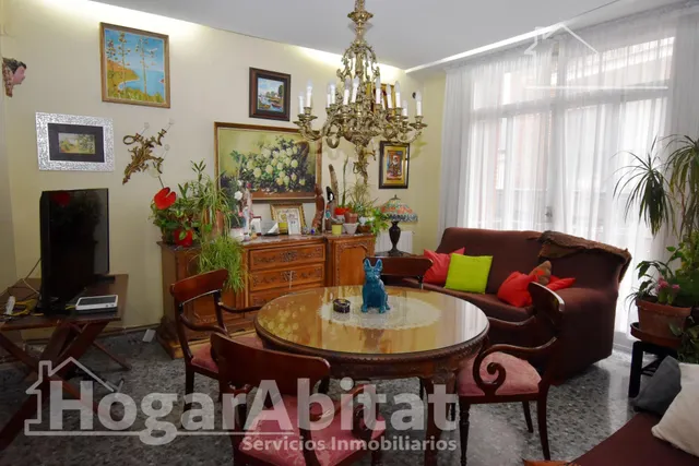 CASA SEMIREFORMADA CON GARAJE Y DOS TERRAZAS, EN EL CENTRO — 7