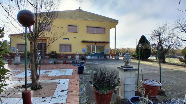 CASA CON TERRENO RÚSTICO VENTA ALMENARA DE TORMES. Urbis te ofrece una casa con terreno rústico en venta en Almenara de Tormes, Salamanca. — 29