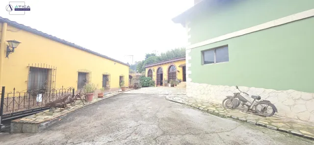 PROPIEDAD CON GRAN PARCELA URBANA, VARIAS construcciones Y FINCA RÚSTICA ANEXA — 44
