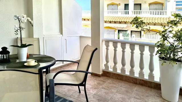 ADOSADO DE 3 DORMITORIOS Y 2 BAÑOS EN ORIHUELA COSTA (PLAYA FLAMENCA) — 33