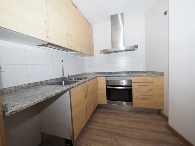 SE VENDE PISO SEMI-NUEVO EN SABADELL, ZONA LA CREU DE BARBERA — 6