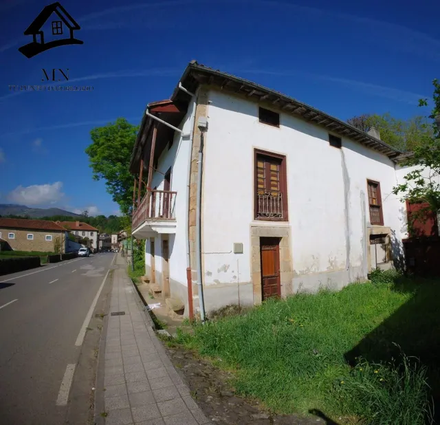 Gran Casona con Parcela Llana en el Corazón de Villacarriedo - foto 3