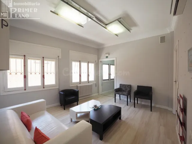 Dos locales habilitados en pleno centro con 200 m2 construid
