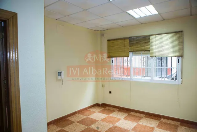 EN VENTA CASA O CHALET INDEPENDIENTE EN ZONA SAN PABLO. — 27