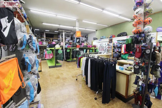 LOCAL COMERCIAL EN ALQUILER – CALLE CÉNTRICA CON GRAN ESCAPA - foto 5
