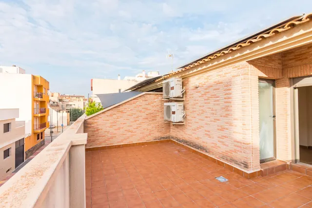 DÚPLEX 4 DORMITORIOS CON PLACAS SOLARES + VISTAS A LA MONTAÑA | ESQUINA — 39