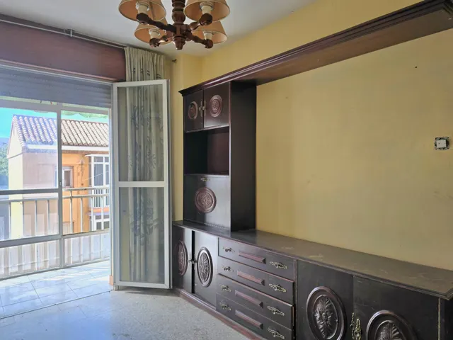 Luminoso piso  con ascensor en el Zaidín, ¡ideal para inversores! — 16