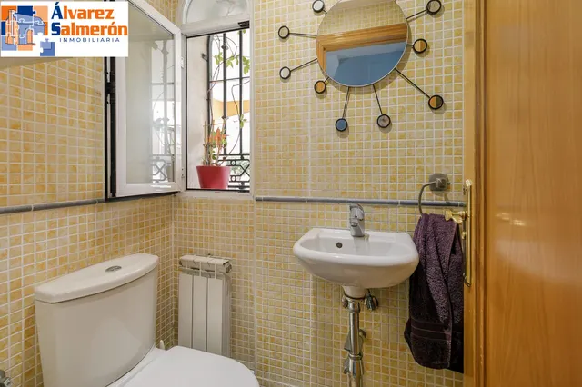 ¡Tu nuevo hogar te espera en Churriana de la Vega! Casa adosada con patio, garaje y futura parada de metro a pocos pasos. — 5