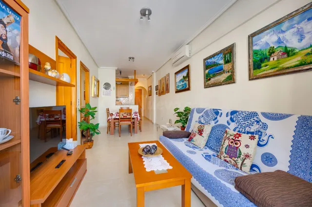 Venta de Apartamento 2 dormitorios zona Habaneras,piscina comunitaria en Torrevieja. — 2