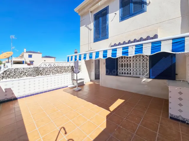 Vivienda semi reformada con orientación sur, terraza y pisci - foto 2