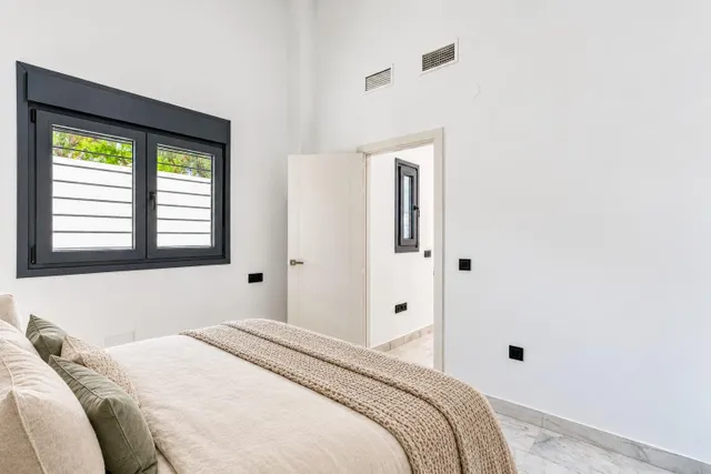 Villa independiente renovada, cerca a Mijas, con piscina privada y 5 dormitorios — 12