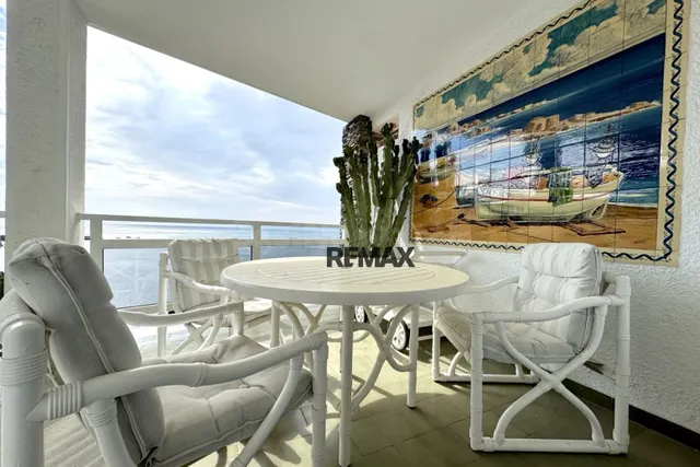 Apartamento con vistas al mar, terraza y parking a pocos pas - foto 2