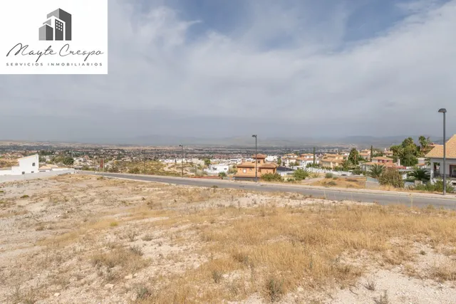 Terreno urbano de 750 m2 en Altos de La Zubia. Parcela 17, manzana M — 31
