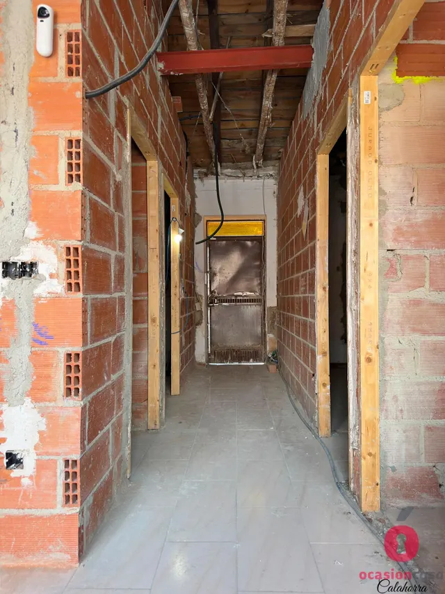 AMPLIA CASA EN CONSTRUCCIÓN - ZONA MUY BAJA CAMPO DE LA VERD - foto 5