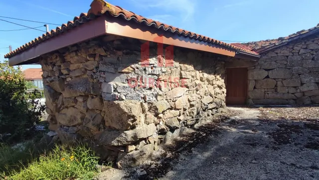 CASA DE PIEDRA PARA REFORMAR CON PEQUEÑA PARCELA CERCANA, EN - foto 2