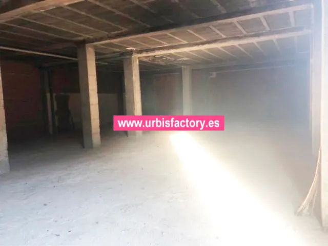 Urbis te ofrece un local comercial en alquiler en Santa Mart - foto 2