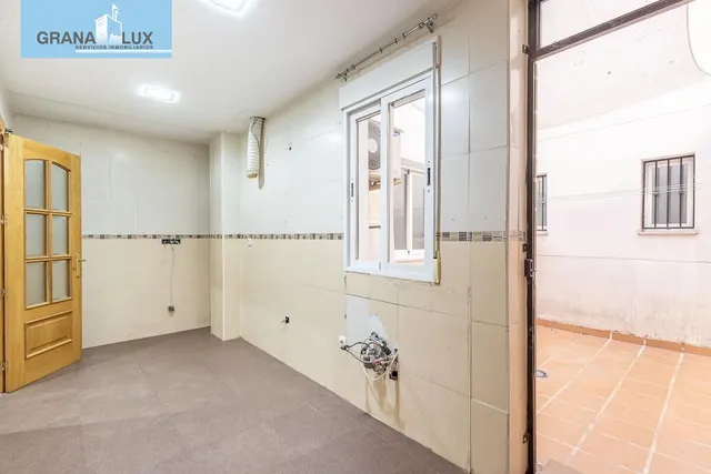 Piso con garaje, trastero y excelente ubicación en Huétor Vega — 7