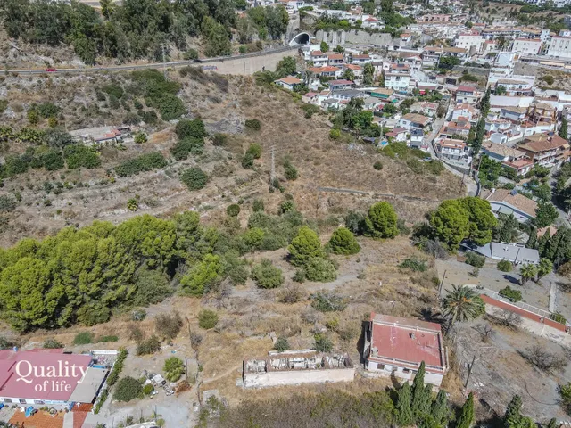 FINCA CON VISTAS AL MAR · DOBLE ACCESO · A 2 MINUTOS DE LA PLAYA · GRAN POTENCIAL RESIDENCIAL — 12