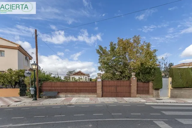 Gran casa con parcela y piscina en Cájar — 36
