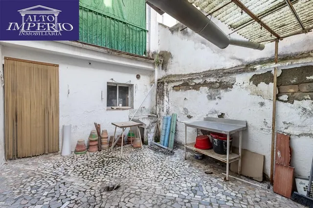 Local adaptado a vivienda en el Zaidin. — 13
