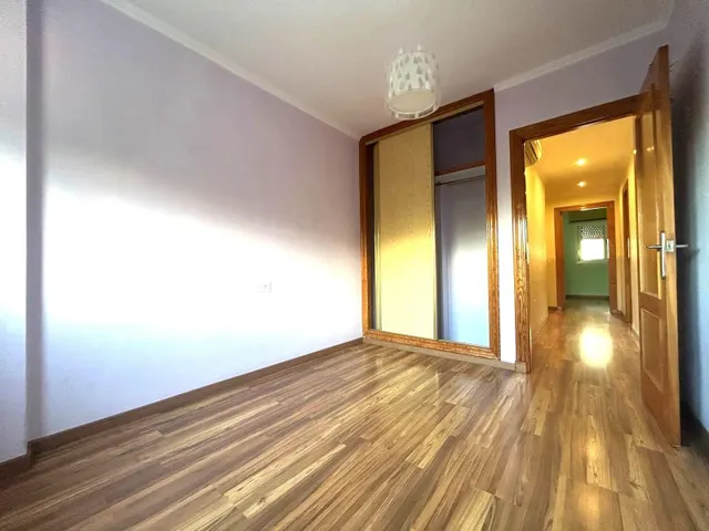 Amplio y Luminoso Piso en El Ejido Norte - Excelente Oportunidad por €129,900 — 18