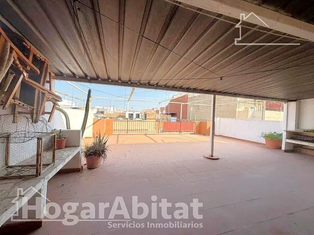 ¡En buena zona! Casa amplia y luminosa con gran terraza y balcón — 38