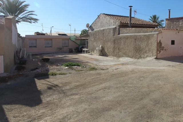 Parcela en venta  de terreno urbano de 140,97 m2 en partida de  carrús frente l'aljub — 2