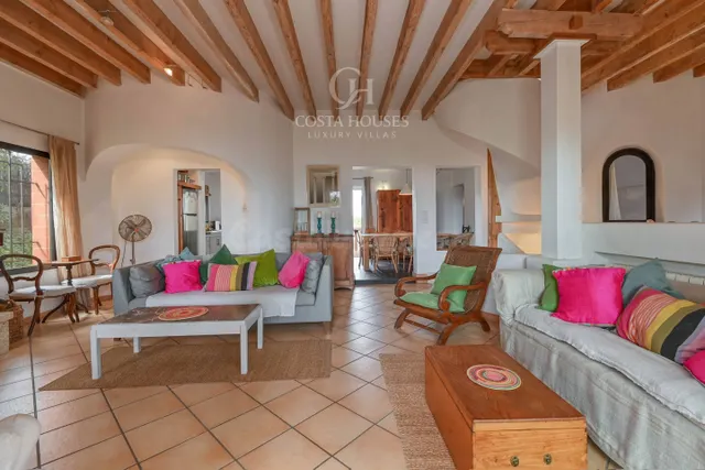 VILLA GRANADELLA · VISTAS AL MAR, NATURALEZA Y PRIVACIDAD EN - foto 5