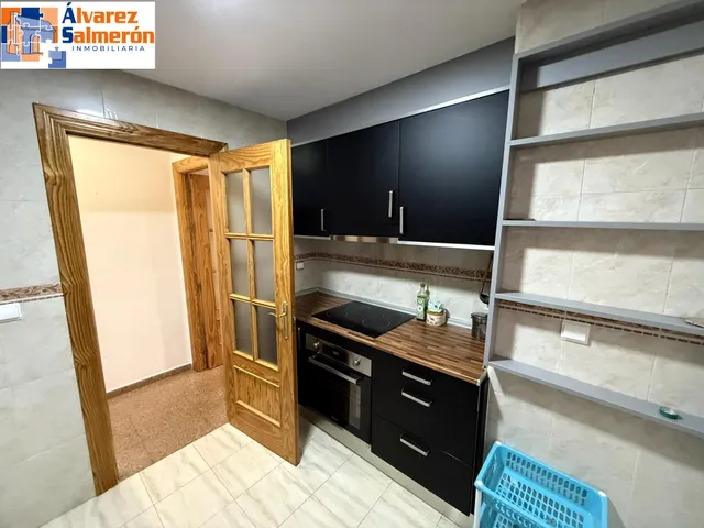Piso amueblado con piscina, terraza y cochera en Las Gabias · 700 € — 9