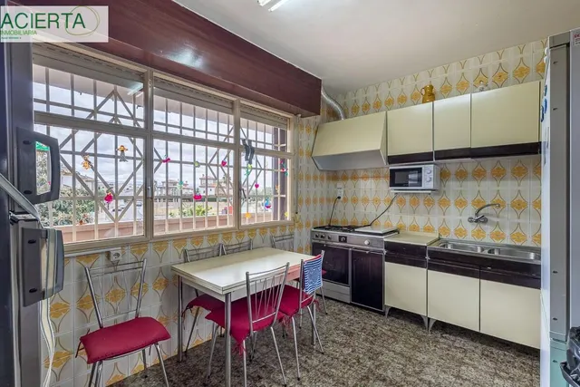 Gran casa con parcela y piscina en Cájar — 12
